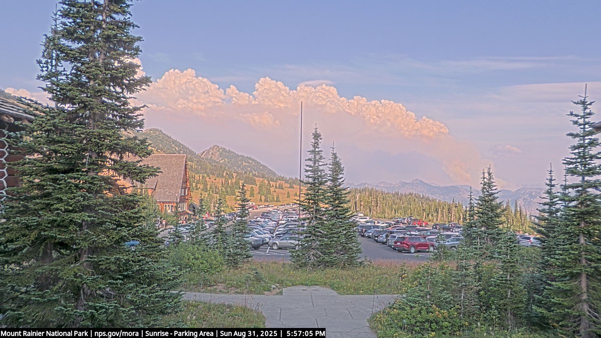 KernFiregraph's tweet image. #WildcatFire in Washington near or in Mount Rainier National Park, 1,000+ acres, massive smoke plume.