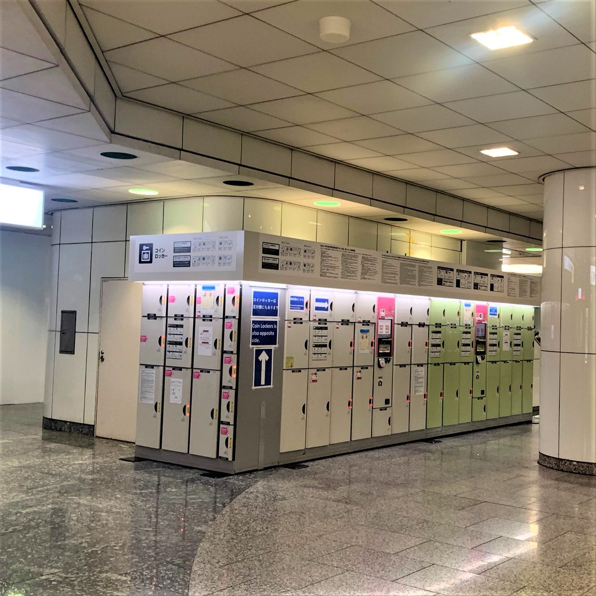 신주쿠역 서쪽 출구 코인락커 안내🗼 여름휴가엔 짐 없이 가볍게!✈️ 동쪽이 붐벼도 서쪽은 비교적 한산해😲 다양한 사이즈로 대형  수하물도 OK, 숨겨진 명소✨ 안내 영상→https://t.co/tPiEyYqbup 웹사이트→https://t.co/BhGzBZ3lxy