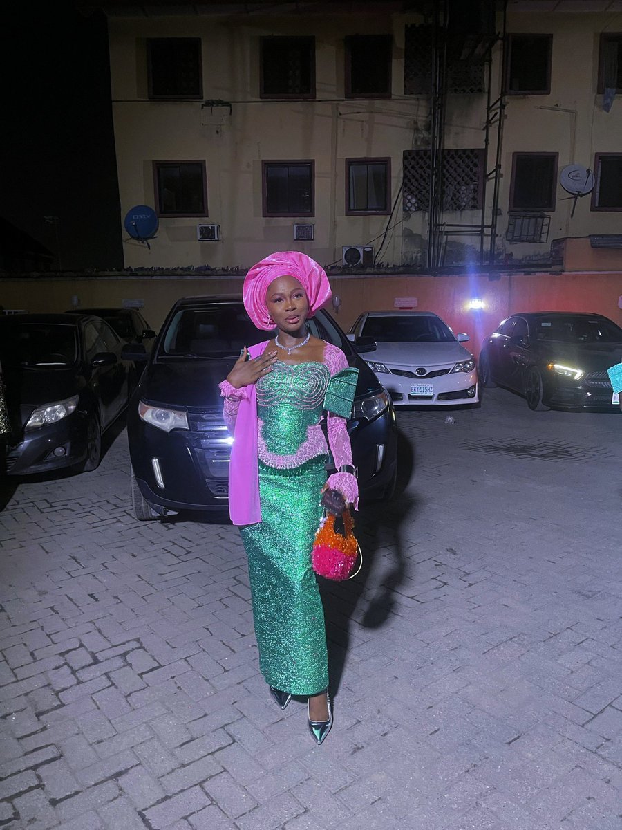 OsoDolapo's tweet photo. Omo Ode-Remo
Orubu we lodo, gbogbo omokunrin yowoose.😌😍 https://t.co/Yqisy2ePeq