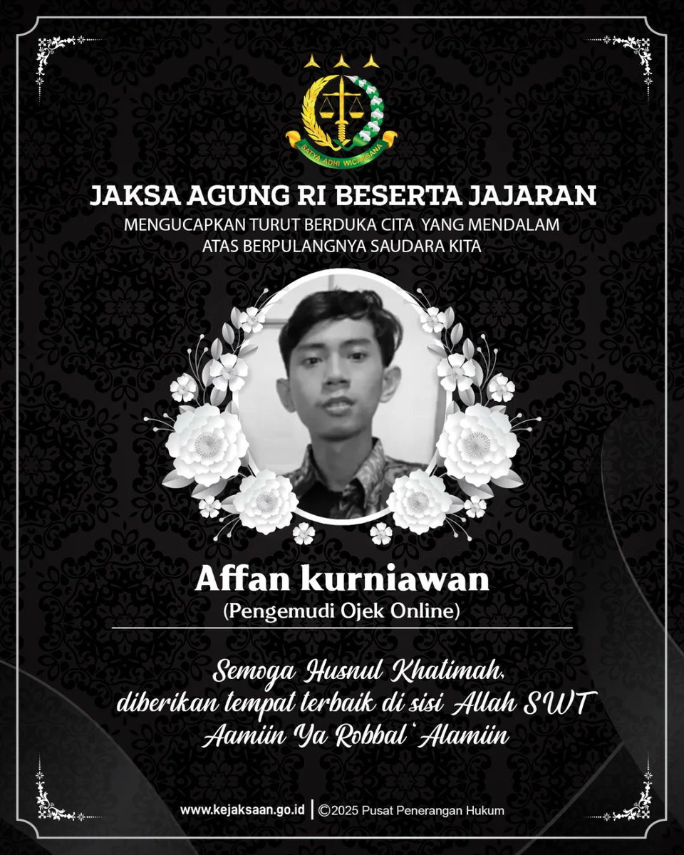 KejaksaanRI's tweet photo. Jaksa Agung Republik Indonesia ST Burhanudin beserta Jajaran mengucapkan turut berduka cita dan menyampaikan bela sungkawa yang sedalam-dalamnya kepada saudara Affan Kurniawan. Semoga almarhum diberikan tempat terbaik di sisi Allah SWT Aamiin Ya Robbal Alamin..

#KejaksaanRI https://t.co/94SA3hYf1w