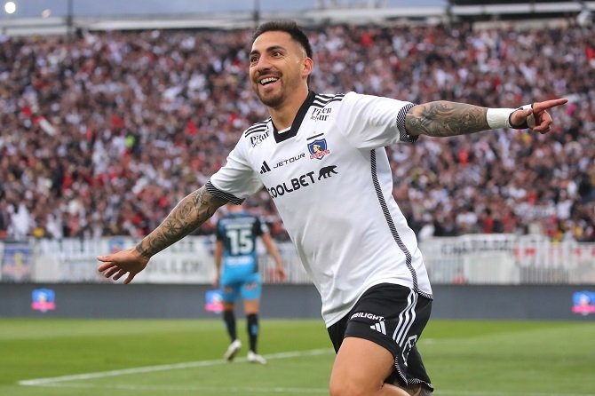 Los supuestos insultos de Javier Correa a Michael Clark según En Cancha:

“Hijo de puta, controlá a tus hinchas que después le pegan y andan llorando, hijo de puta”.