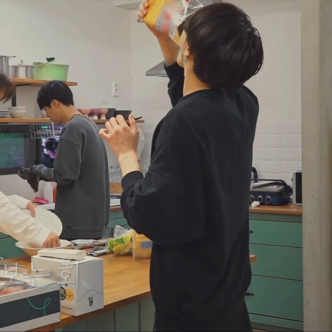 생일축하해
오늘 먹능거 전부 0칼로리임
많이먹걸아