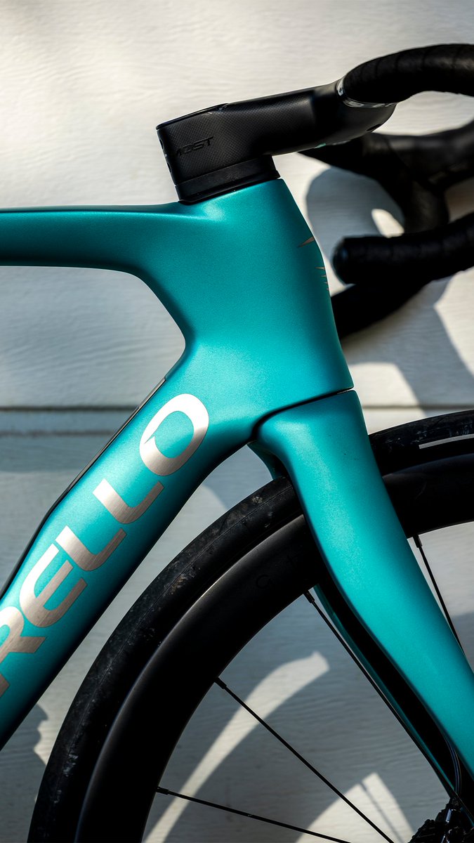 PINARELLO_JAPAN's tweet photo. スピードのために生まれ、どんな場面でも
その真価を発揮
最高峰のパフォーマンスを追求して設計
新たなFシリーズは真のレーシングマシンです
#Pinarello #IconMakers #BornToRace https://t.co/VYrIA1S26N