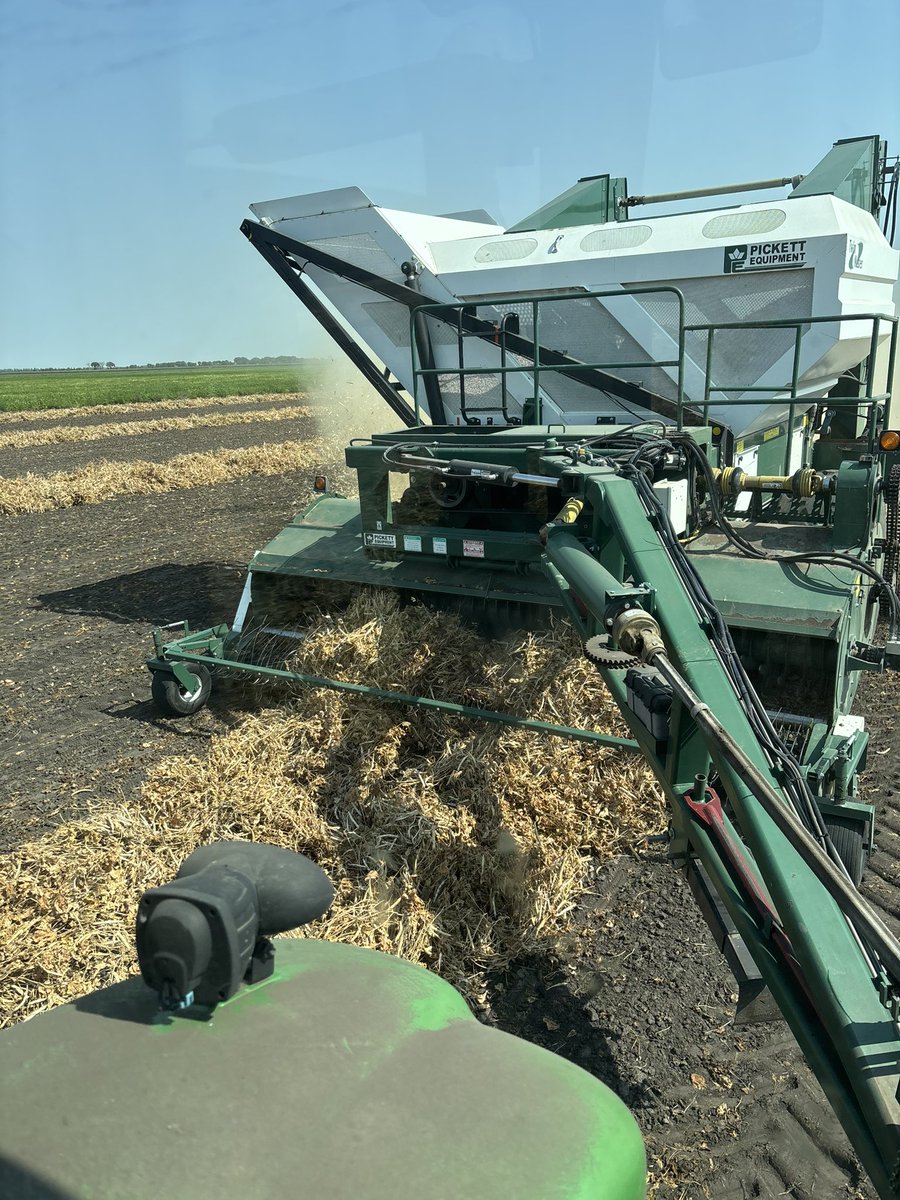 JarradToews's tweet photo. Favourite time of year started yesterday! It’s Bean a great year so far. Cran hardly wait to have them all off the field. #harvest25 https://t.co/mCQy29UlUh