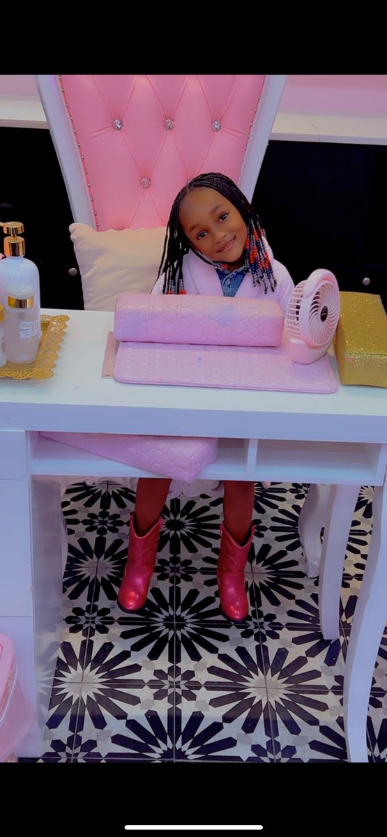 Iam__taylorr's tweet photo. #DaPrincess 💕 https://t.co/eqP8IZUVjd