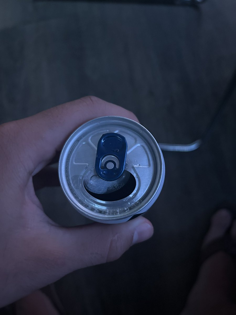 effingbirdman's tweet photo. This lil lime thing on the corona cans is itching the brain in all the right ways. #expand https://t.co/5bkXy6n5Xf