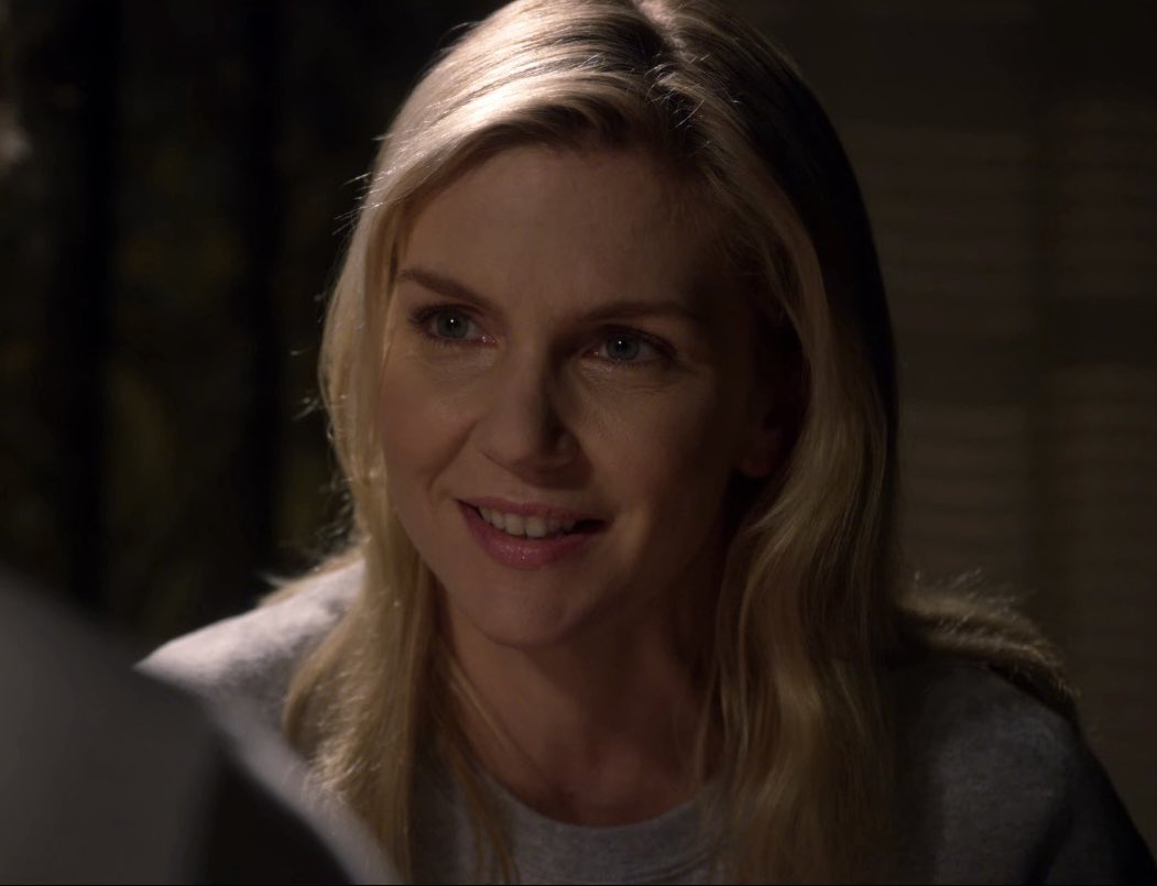 wexlersknope's tweet photo. kim wexler looking at her jimmy https://t.co/1zTn5AihCz