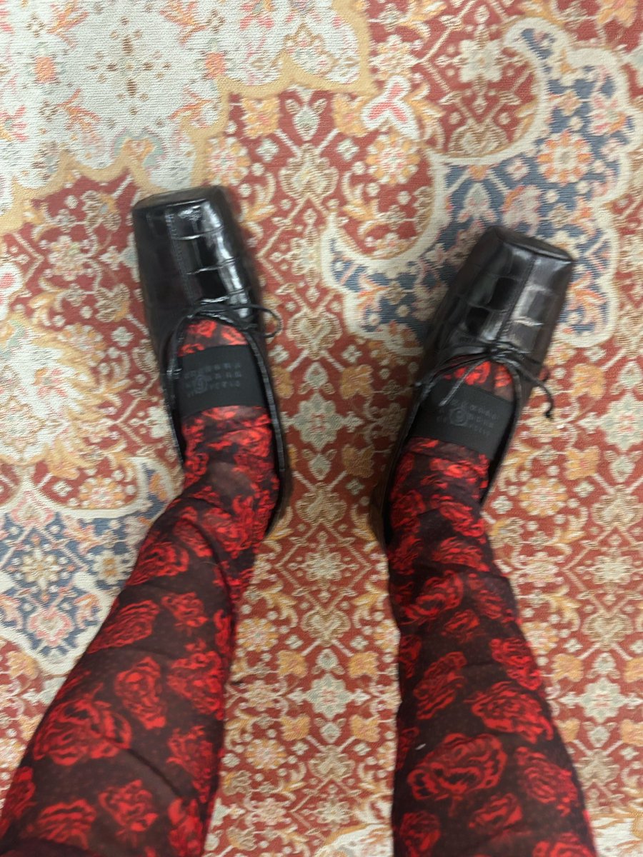 今季のmm6のballet flat shoesが可愛すぎるので是非見てほしい！クロコ柄！🩰