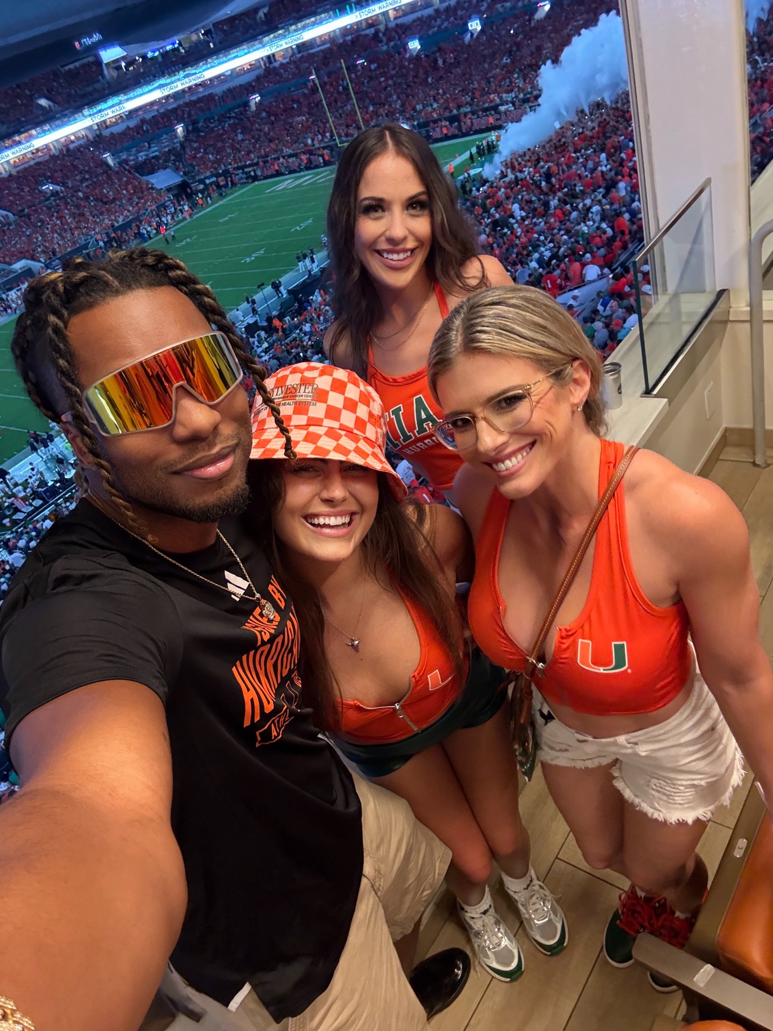 Let’s go Miami! 🏈❤️‍🔥 @CanesFootball @corychasexxx @madameamiee @selinabentz @teambrian2016 https://t.co/YYST2589ZS