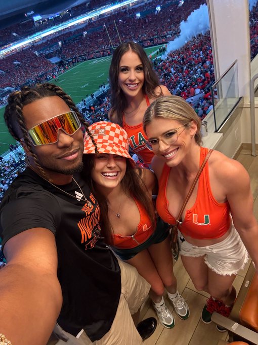 Amiee Cambridge - Let’s go Miami! 🏈❤️‍🔥 @CanesFootball @corychasexxx @madameamiee @selinabentz @teambrian2016 https://t.co/YYST2589ZS