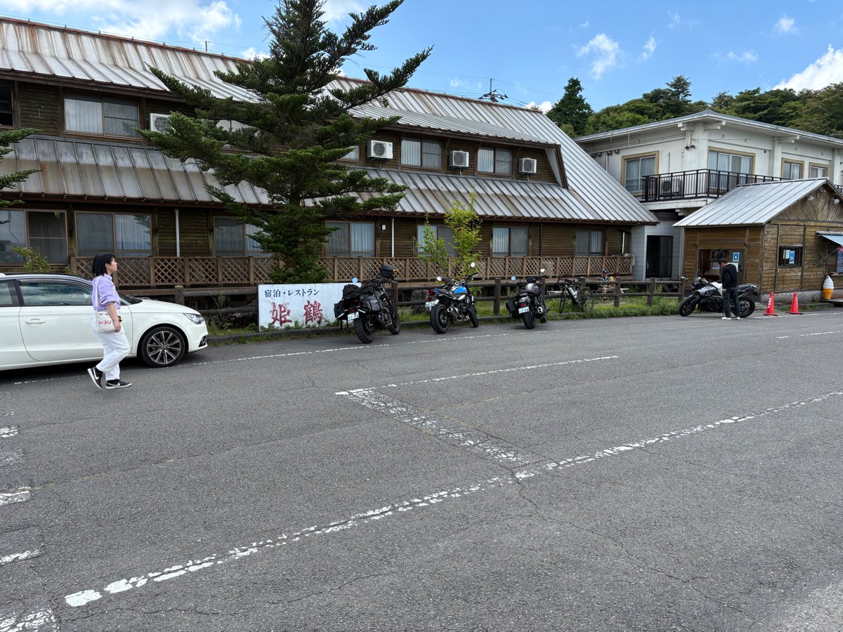 EasyCamp2023's tweet photo. 週末、おまけに夏休み最後ということもあってか??
人多すぎ😱
キャンプするつもりで行ったけど・・特別いいとも思わなかったのでカレーだけ食って牛さんにバイバイ👋

#姫鶴平キャンプ場
#四国ツーリング
#四国カルスト
#gb350s
#ソロキャンプ
#ツーリングキャンプ https://t.co/Zcci3y48B9