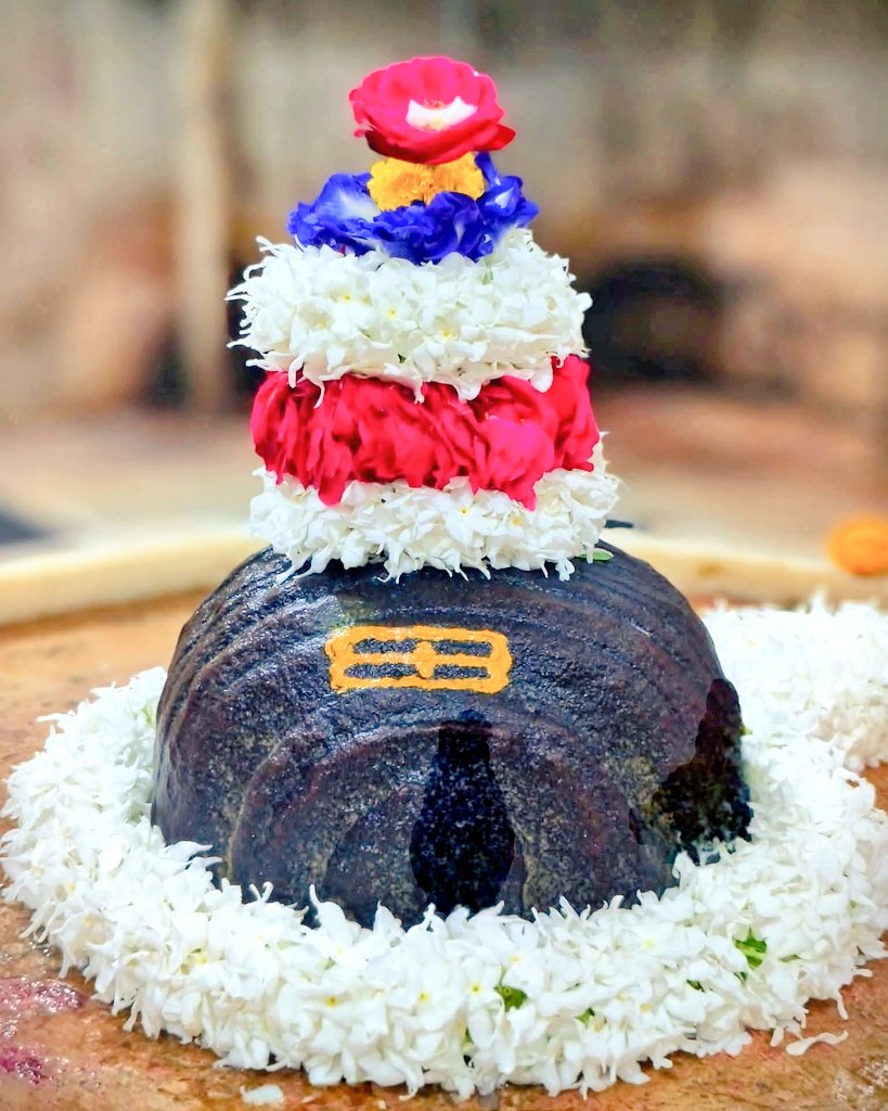 श्री क्षीरेश्वर नाथ महादेव आज के प्रातः कालीन दिव्य श्रृंगार दर्शन।

ऊं नमः शिवाय 🙏