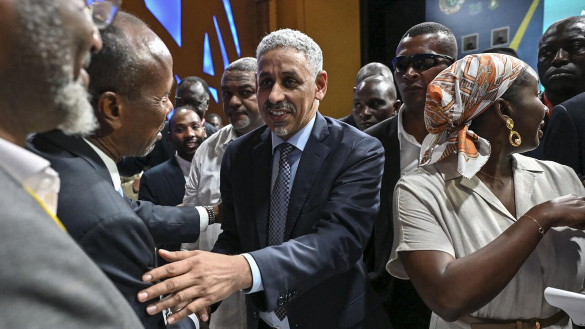 RFIAfrique's tweet photo. Le Mauritanien Sidi Ould Tah prend ses fonctions à la Banque africaine de développement https://t.co/f35TuqRsJw https://t.co/wQxRDnOhf9