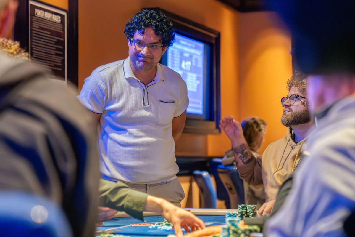 Shiva Dudani Eliminated in 9th Place ($15,255)
msptpoker.com/Pages/LiveRepo…

$1,110 Main Event <a href="/JACKClePoker/">JACK Cleveland Poker</a> 

Live Updates: msptpoker.com/Pages/LiveRepo…

♠️ GAMBLING PROBLEM? CALL 1-800-GAMBLER ♠️