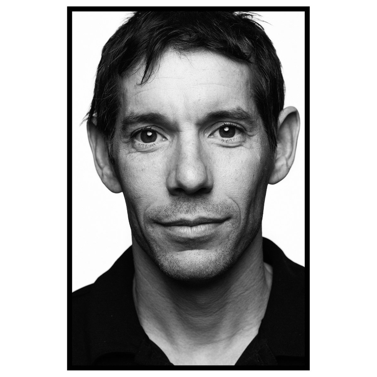 scicomm's tweet image. Tomorrow’s @hubermanlab episode is with legendary climber @alexhonnold on envisioning large goals, breaking them into daily steps, embracing uniqueness and mortality, training, risk and balancing ambition with family and life.