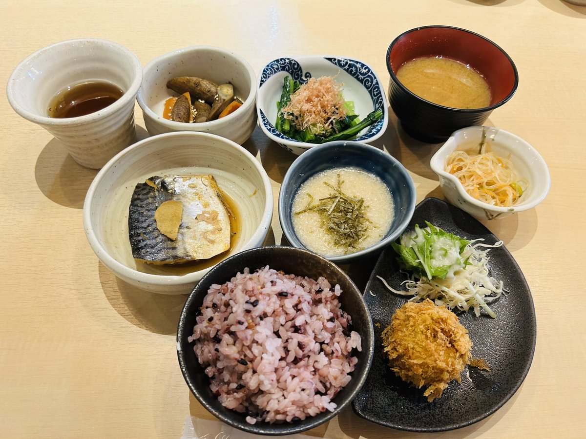 昼ごはん～てしおごはん定食♡
いつかこんな献立を作ってみたい〜