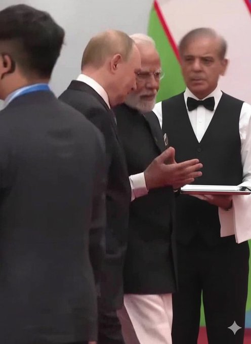 Yaha bhi katora lekar khada ho gaya😭😭