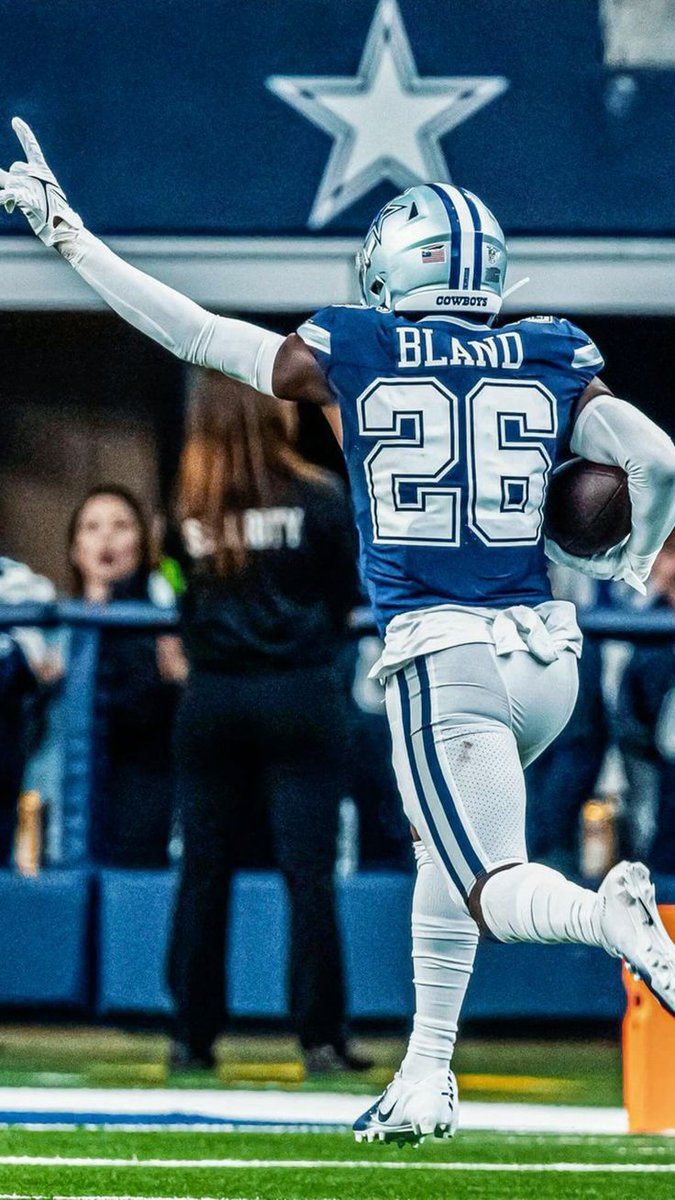 oneinaminion77's tweet image. Alright Listen Up Cowboys Nation Stop Posting The Pic Of Daron Bland Getting Schooled By The Commanders Receiver &amp;amp; Saying We Paid Him Too Much. Did You Like &amp;amp; Praise Him When He Did Those Pick Six Plays.  Jus Stop Okkk. He&apos;s A Great Player. #CowboysNation #DC4L #RespectTheStar