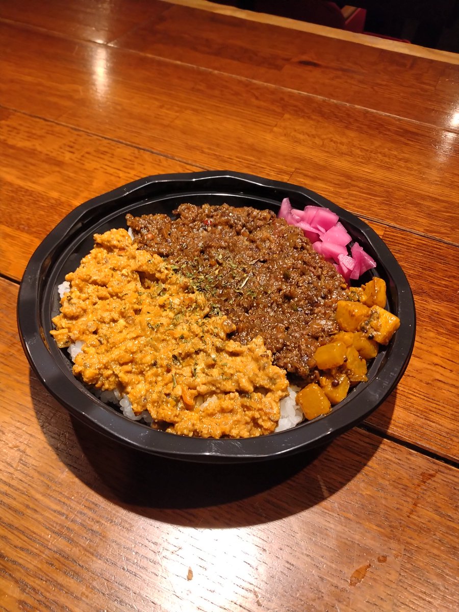 おはようございます！
ドライカレー☆Sサイズ550円〜
本日のスープとまとスープになります
お気軽によろしくお願いいたします！