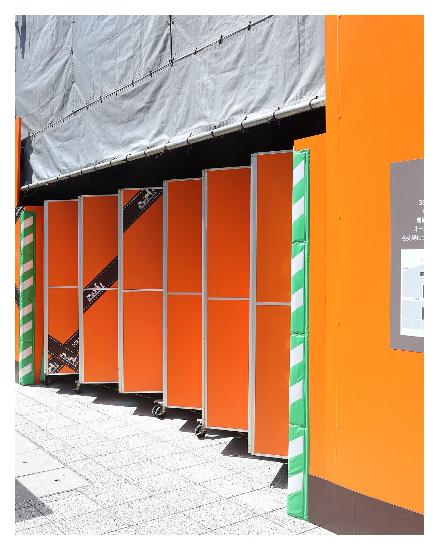 エルメス　廃盤人気柄「ピヴォワンヌ」グリーン　タルトプラター　レア保管品❣️ エルメス 廃盤人気柄「ピヴォワンヌ」グリーン タルトプラター