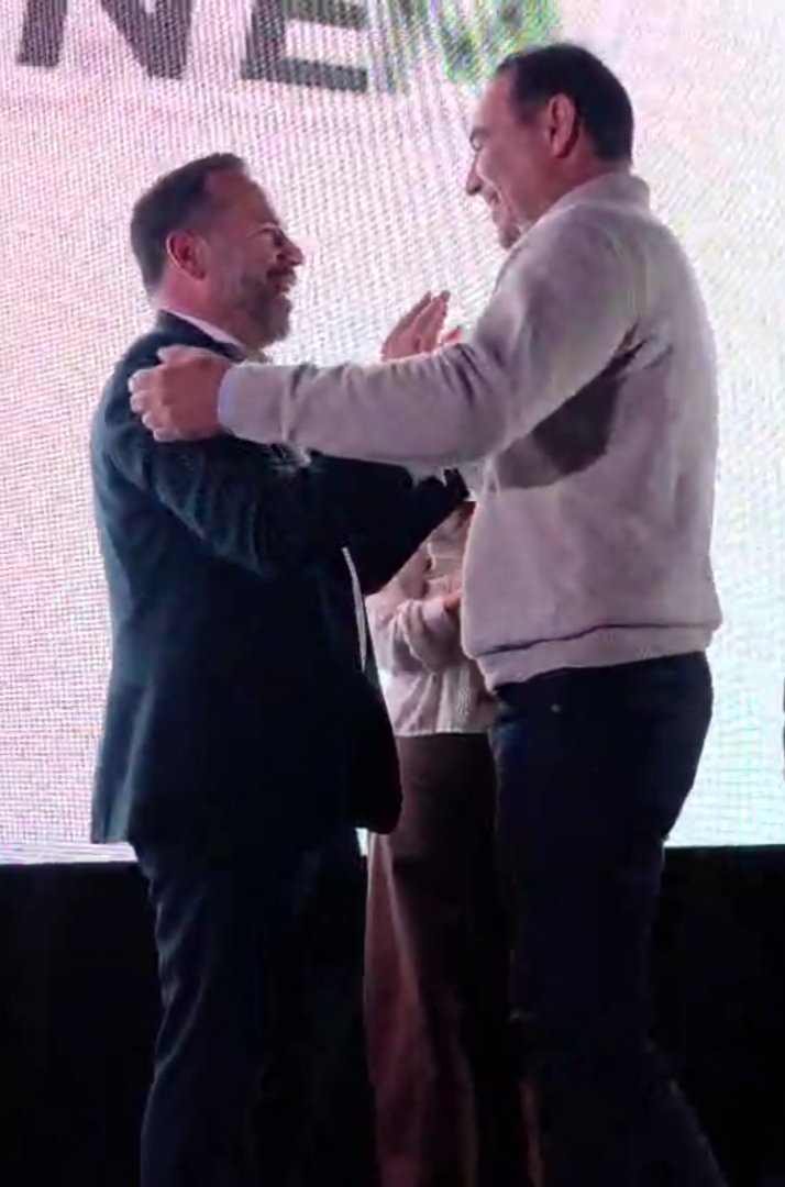 Felicitaciones a <a href="/JPValdesok/">Juan Pablo Valdés</a>, nuevo gobernador de Corrientes, a <a href="/gustavovaldesok/">Gustavo Valdés</a> y a todo el equipo de <a href="/vamosctesok/">Vamos Corrientes</a> por el enorme resultado en las urnas.👏🏼💪🏼

Hoy los correntinos le mostraron al país que con diálogo y construcción colectiva y federal un país mejor es posible.