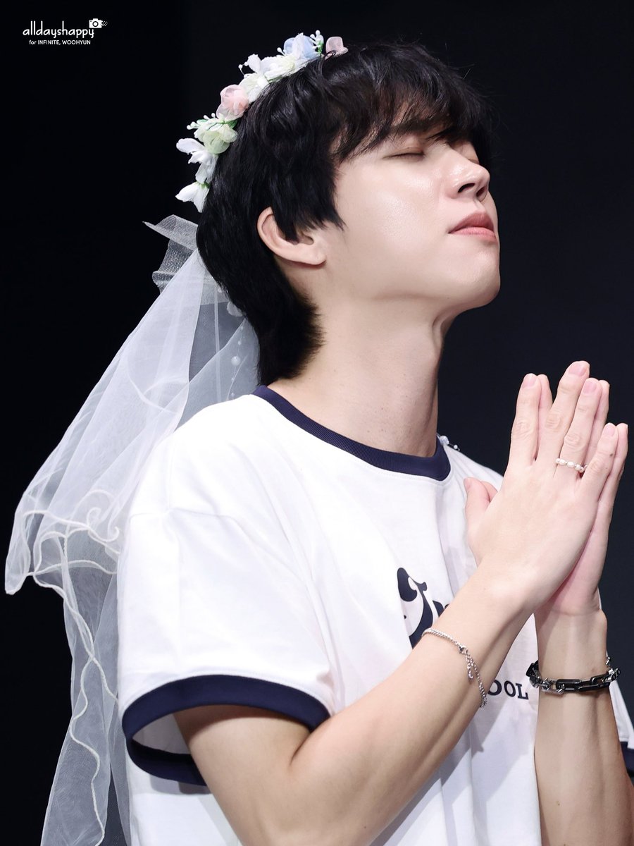 250831 조은뮤직 팬싸인회

Holy…. ✨✨✨

정말 너무너무 이쁜 우현이 코조개 ❤️

#남우현 #NAMWOOHYUN #인피니트 #INFINITE #TreeRing #Only직진