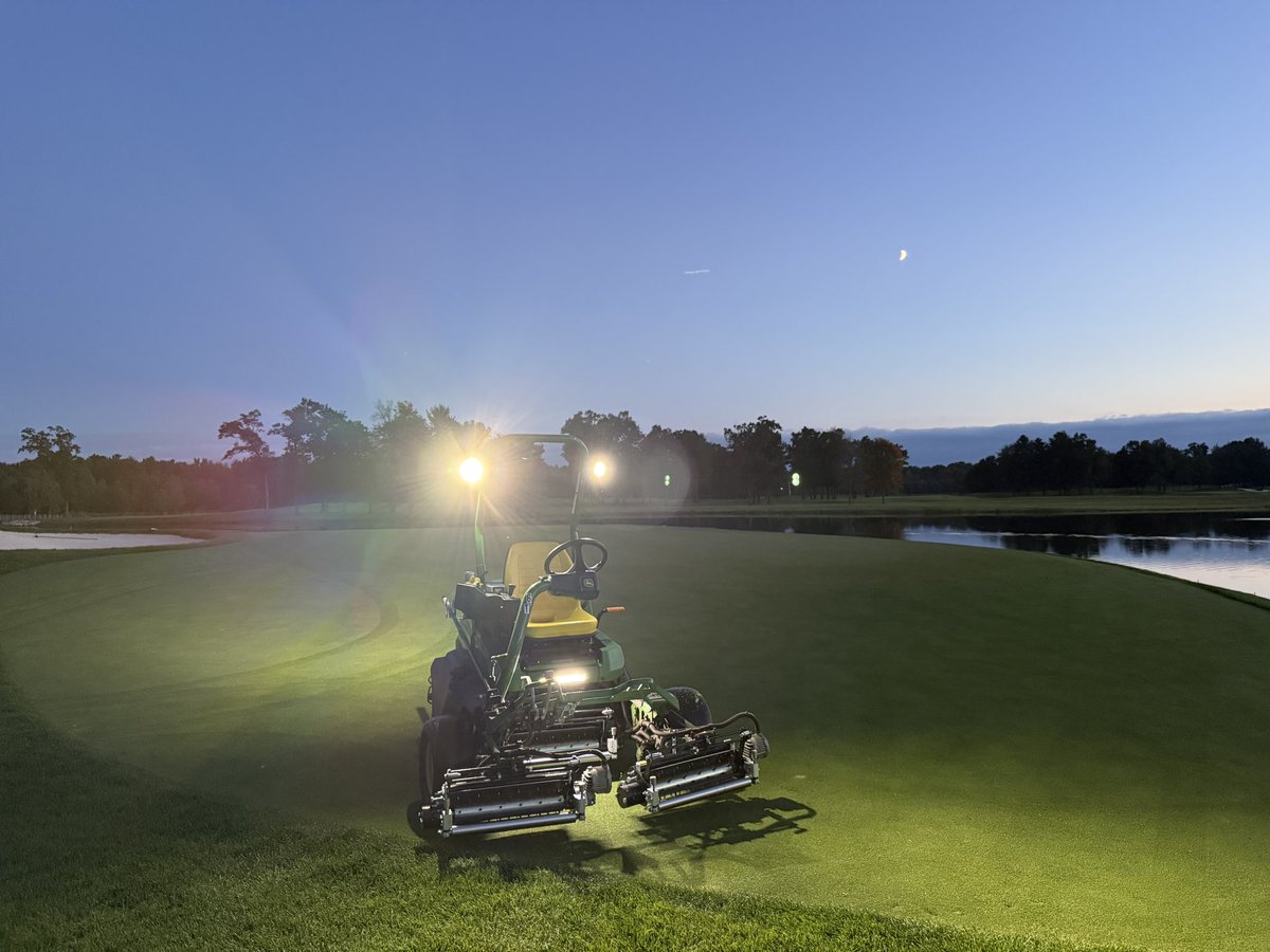 Jake_Turf's tweet image. Burned a little midnight oil over the weekend venting greens with the @TrueSurface Greens Spiker.  The lighting kit on these Deere triplexes made easy work of it @RevelsTractor