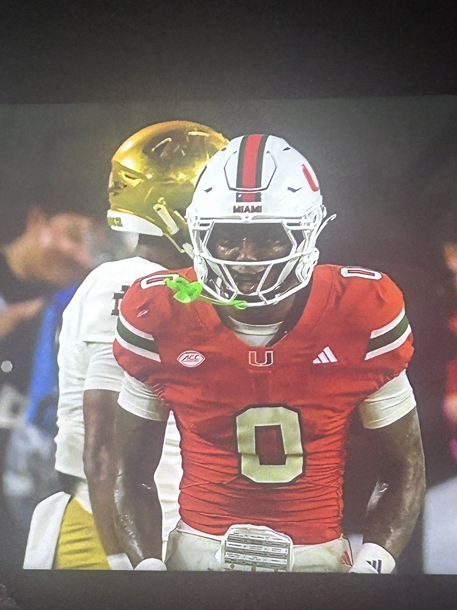 Brahhhh. These dudes are now just putting these mouth guards hanging from their face masks for “looks” now?! And just still have one already in their mouth? The fuck…. Dumb AF