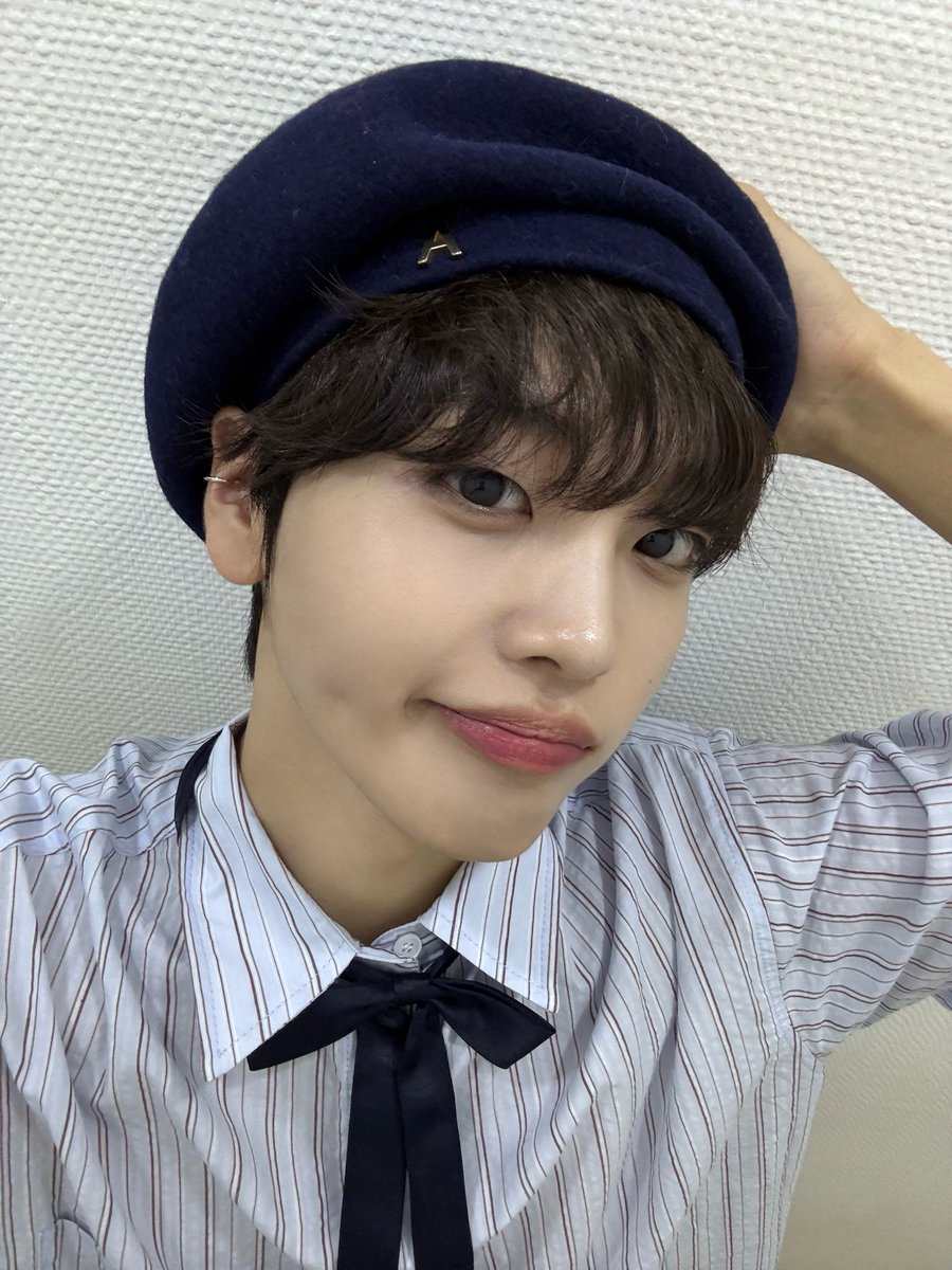 [📸] 19.08.25 - Já faz um tempo que não apareço no The Show. Boina 😀

#CRAVITY #크래비티 #Hyeongjun #송형준 <a href="/CRAVITYstarship/">CRAVITY OFFICIAL</a> <a href="/CRAVITY_twt/">CRAVITY</a>