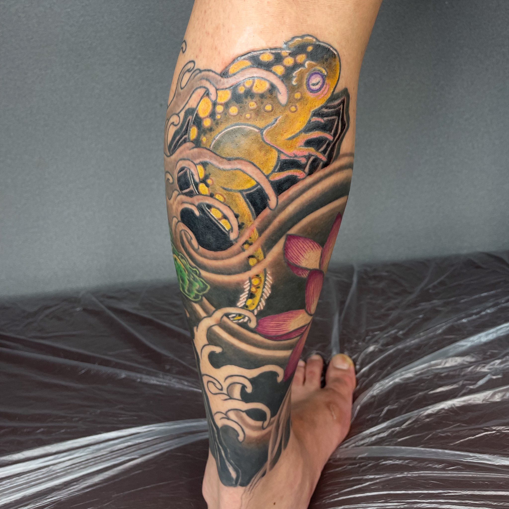 THE JAPANESE TATTOO 　タトゥー　入墨　刺青 💰🐸🌸 #刺青 #タトゥー #蛙 #銭蛙 #tattoo #tattooed #ink