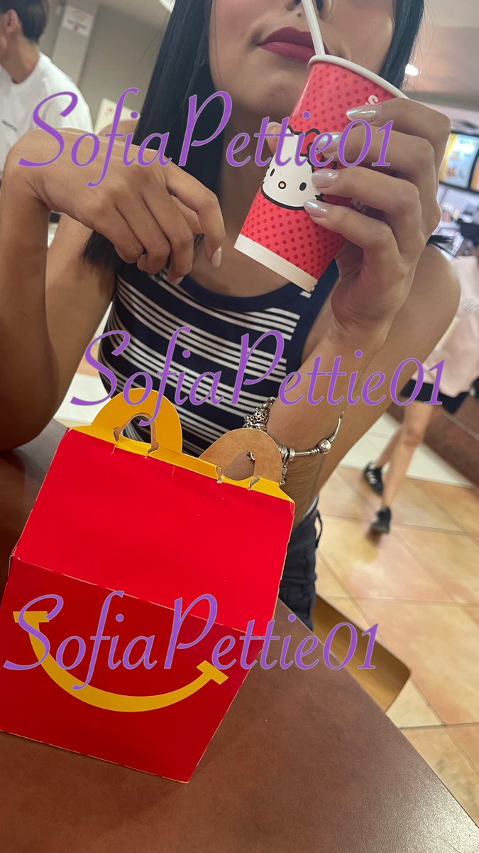 Soooy una bebé.!!! Me encanta que mi novio me concierna 🥰😍 fuera del ambiente es mi mayor apoyo y gran cómplice en esta vida secreta 😳🫣