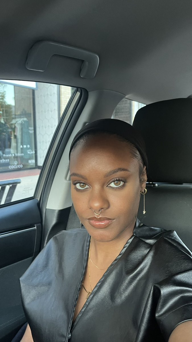 sultanivy1's tweet photo. Did you miss me? 
Well I’ll let you in on a secret I missed you too. 🙈 https://t.co/SYucsfarre
