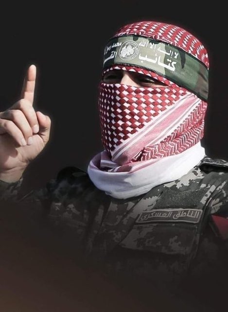 Namkhah1's tweet image. «صحرای کربلا به وسعت تاریخ است و کار به یک «یالیتنی کنت معکم» ختم نمی‌شود...
آنان را که از مرگ می‌ترسند از کربلا می‌رانند…
هر کس می‌خواهد ما را بشناسد داستان کربلا را بخواند. اگر چه خواندن داستان را سودی نیست، اگر دل کربلایی نباشد.»
#أبوعبيدة