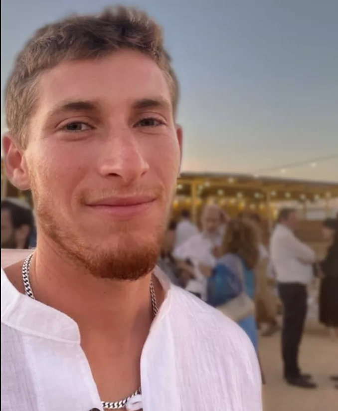 Mazelit_'s tweet photo. "HE CAUGHT 7 GRENADES IN HIS HAND" 🎗️🎗️🇮🇱

And after he caught the seven grenades with his bare hands and threw them back at Hamas, the final grenade, an 8th, killed him on October 7th 

His name is Aner Shapira. He was 22. Forever a hero 🫡