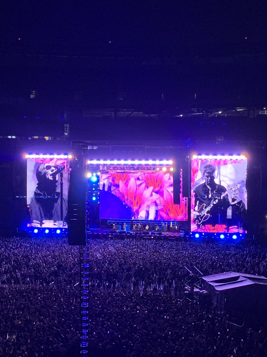 paul_22black's tweet photo. Surreal!!!! #OasisLive25 https://t.co/aJNeTA5Z31