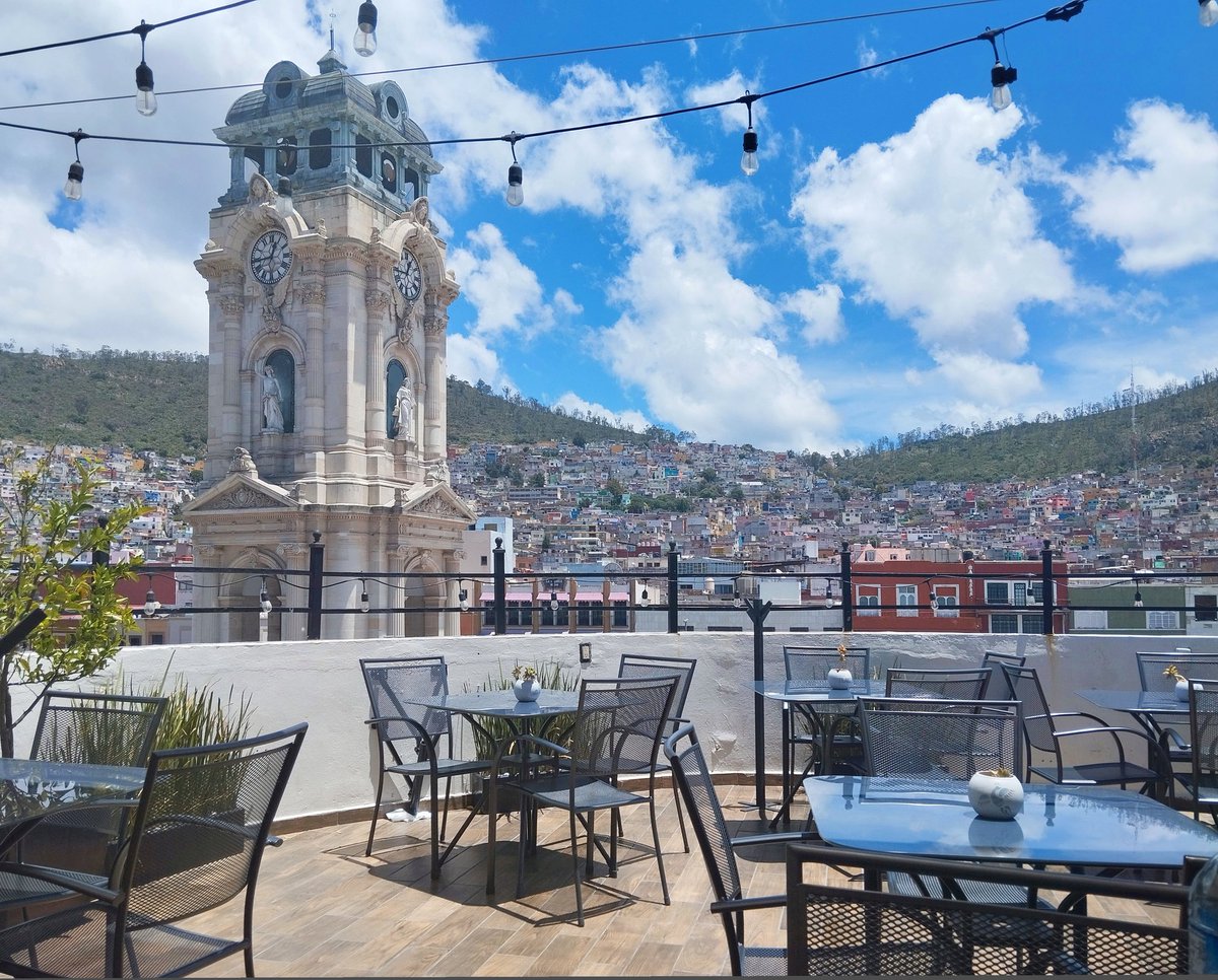 Si andan en Pachuca estos días, en el stand P-10 de la FUL Hidalgo encontrarán el primer número de Sofón y la segunda antología del <a href="/gctemx/">Gran Colisionador de Textos Especulativos</a>, "Mundos en Colisión Vol. 2". Qué lindo también conversar con personas con amor por la ficción especulativa 🐉🚀