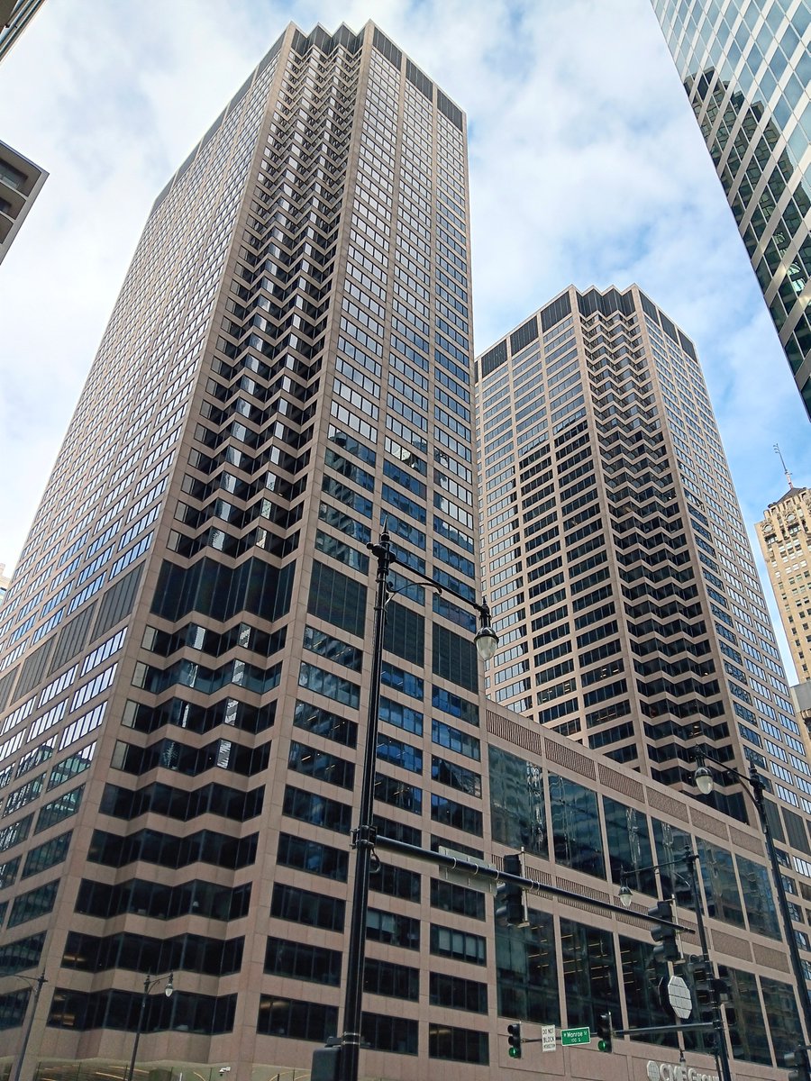 仕事柄、一度はCMEビル(先物取引所)を見たくてシカゴへ旅行してきました。ベージュ色の巨大なビルで、斜め向かいには有名なウィリスタワー。序にシカゴ美術館に寄ったら入場料なんと32ドル。現在レンブラントの展示が1枚もなく、ちょっと騙された気分でしたが、グルーズの  ...