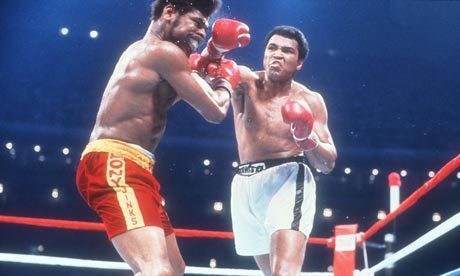 URDailyHistory's tweet image. 15 Sept 1978: Muhammad #Ali defeats Leon #Spinks in a #boxing rematch at the Superdome in New Orleans, Louisiana, becoming the first #boxer to win the world heavyweight title three times. #sports #history #OTD #ad amzn.to/3kffaiA