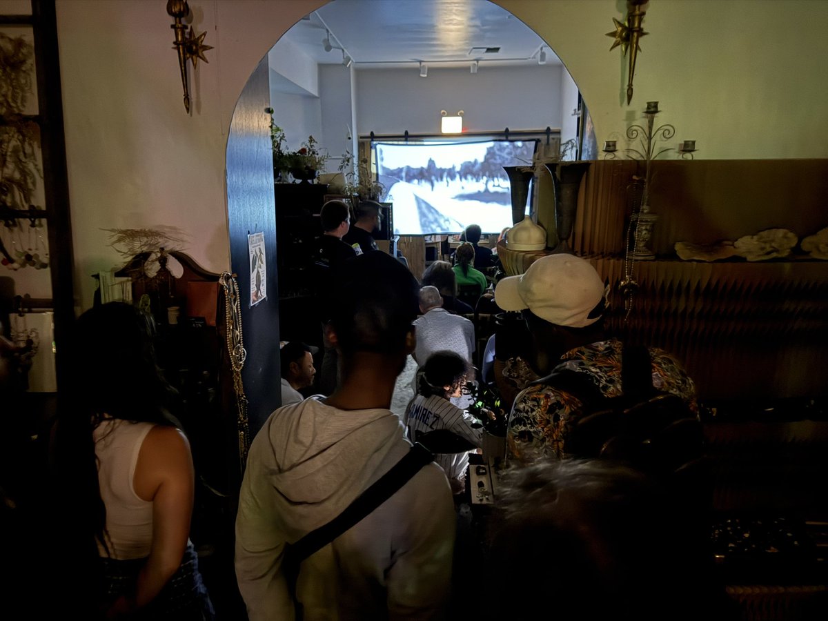 ANY COLOUR YOU LIKE tweet media