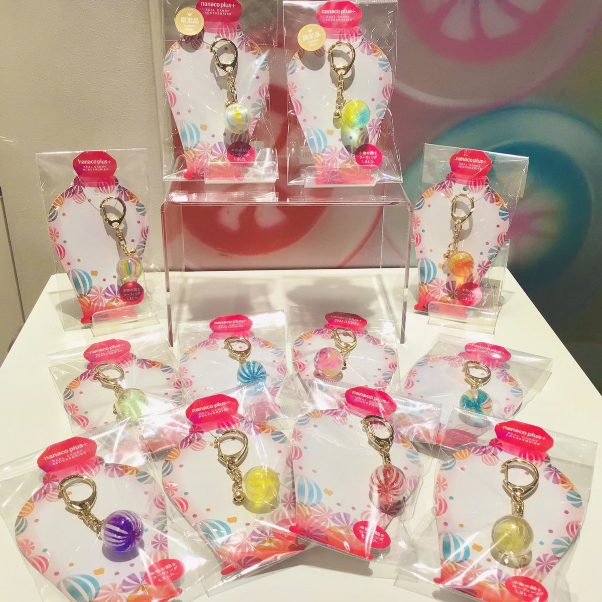 色とりどりの飴玉　プロジェクトレヴォリューション ナナコプラス🍬本物の飴のアクセサリー (@ame_project) / X