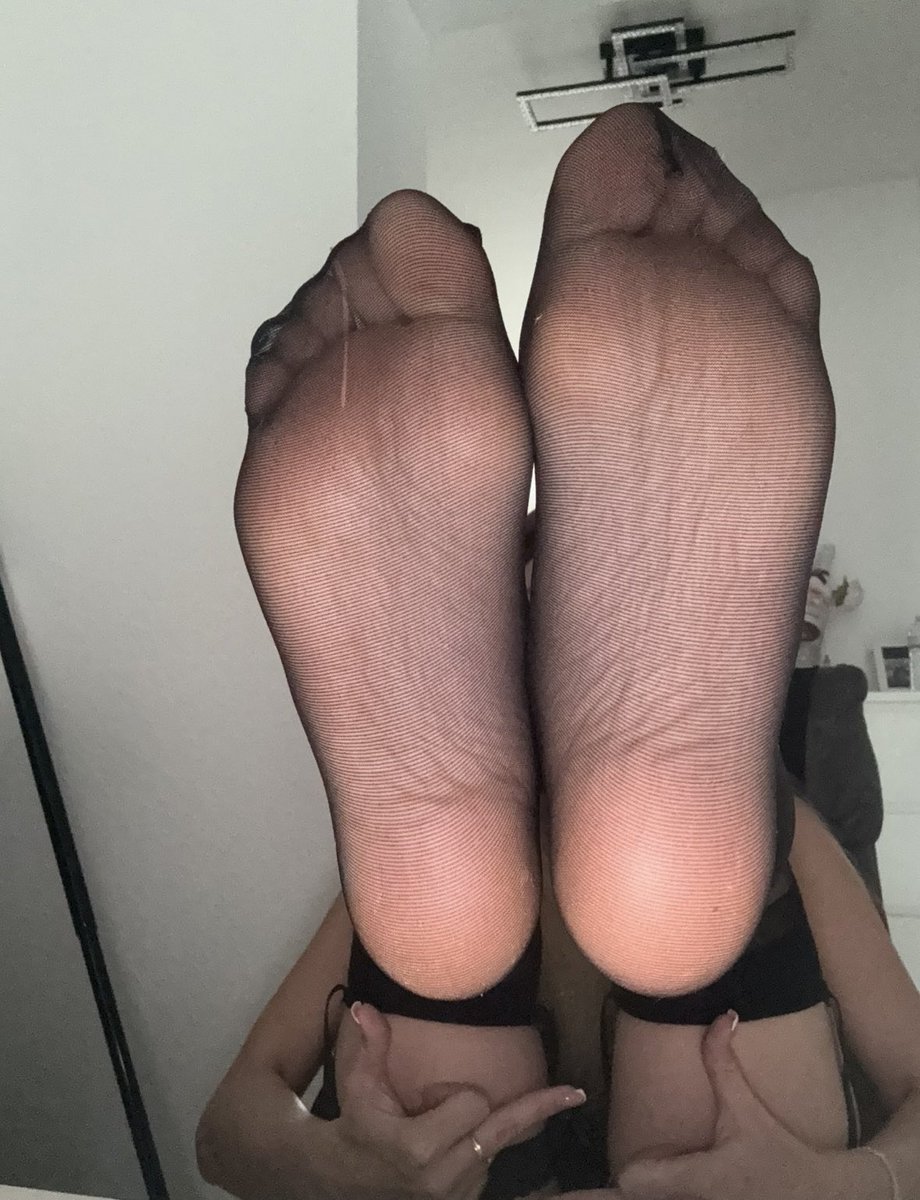 Si ce postes atteint :

50 likes et 20 RT lundi soir j’envoie la photo sans collant 

100 likes et 40 RT avec ma tête et sans collant 

À vous de jouez les fétichistes !