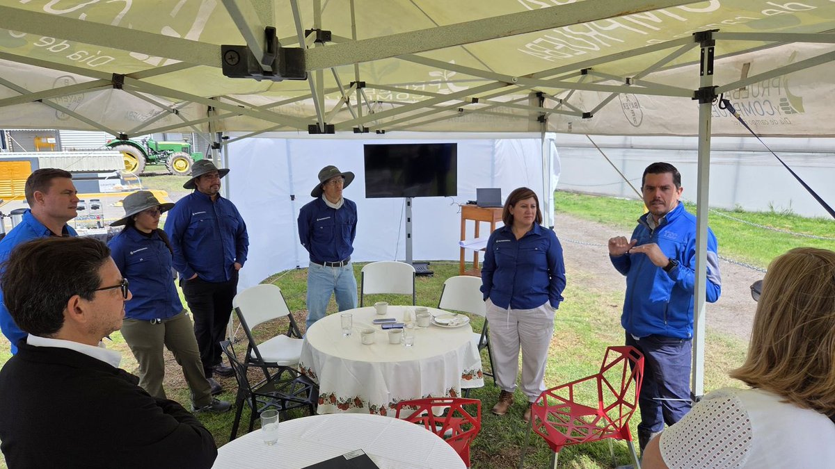 El miércoles 27 de agosto, recibimos en CAETEC la visita de equipo global <a href="/Bayer/">Bayer AG</a> 
Participaron Dr. Johannes D. Rossouw, Head Global de Breeding y la MS. Jessica Christiansen, Head Global de Comunicaciones, así como del Ing. Manuel Bravo director de Crop Science para (NorLa).