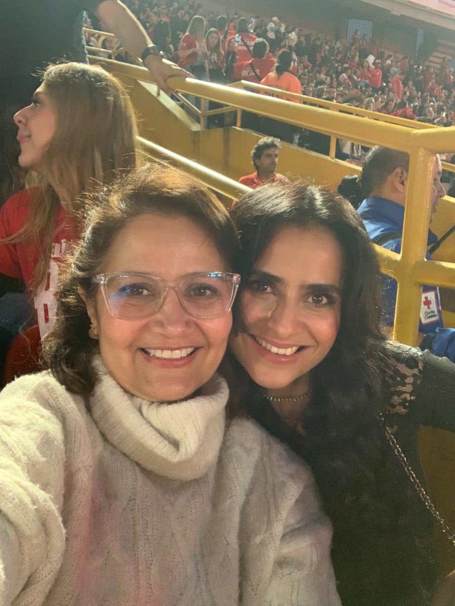 Dulcinela 🍇🌻🦋🙏🏻🇨🇴 (@dulcinela0907) on Twitter photo Por acá dejo alguito del súper concierto de <a href="/SilvestreFDC/">SILVESTRE DANGOND</a> en mi amada #Bogotá sencillamente Espectacular 💃🏻 #Gracias ❤️ Por acá dejo alguito del súper concierto de <a href="/SilvestreFDC/">SILVESTRE DANGOND</a> en mi amada #Bogotá sencillamente Espectacular 💃🏻 #Gracias ❤️