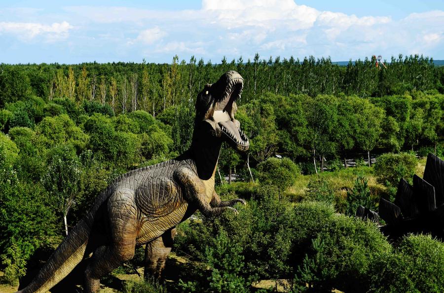 China established the country's first national dinosaur geopark in Jiayin in northeastern Heilongjiang Province in 2001, covering an area of 38.44 square km and serving multiple functions such as scientific research, popular science education and tourism xhtxs.cn/6pG