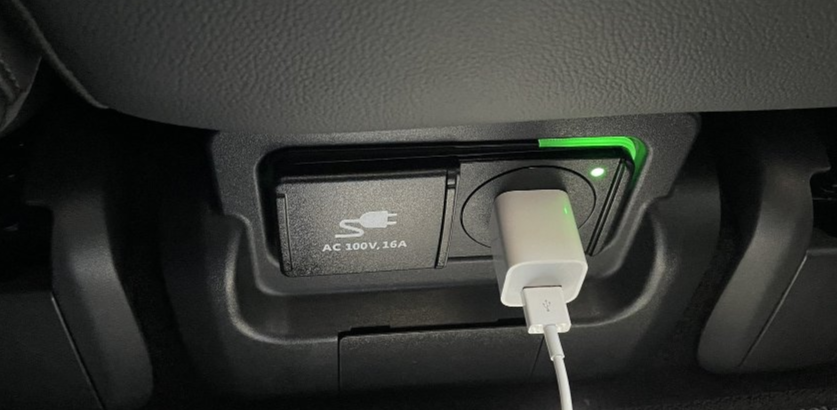 WeChargeCom's tweet photo. 🛡️ 今日は #防災の日
停電に備えて、家庭の非常用電源をどう確保するか考える日でもあります。

実はEVは、災害時に非常用電源になる。
車内の100Vコンセントから、家電・照明・スマホ充電まで数日まかなえるケースも。

👉 「走る」だけでなく「守る」クルマへ。

#EV防災 #WeCharge #非常用電源 https://t.co/Mnd9EUxPwN