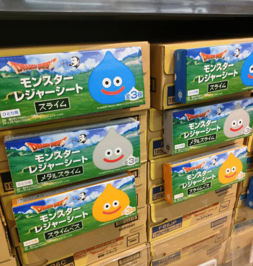 サントリーBOSS ×『ドラクエ』モンスターレジャーシートおまけが店頭で