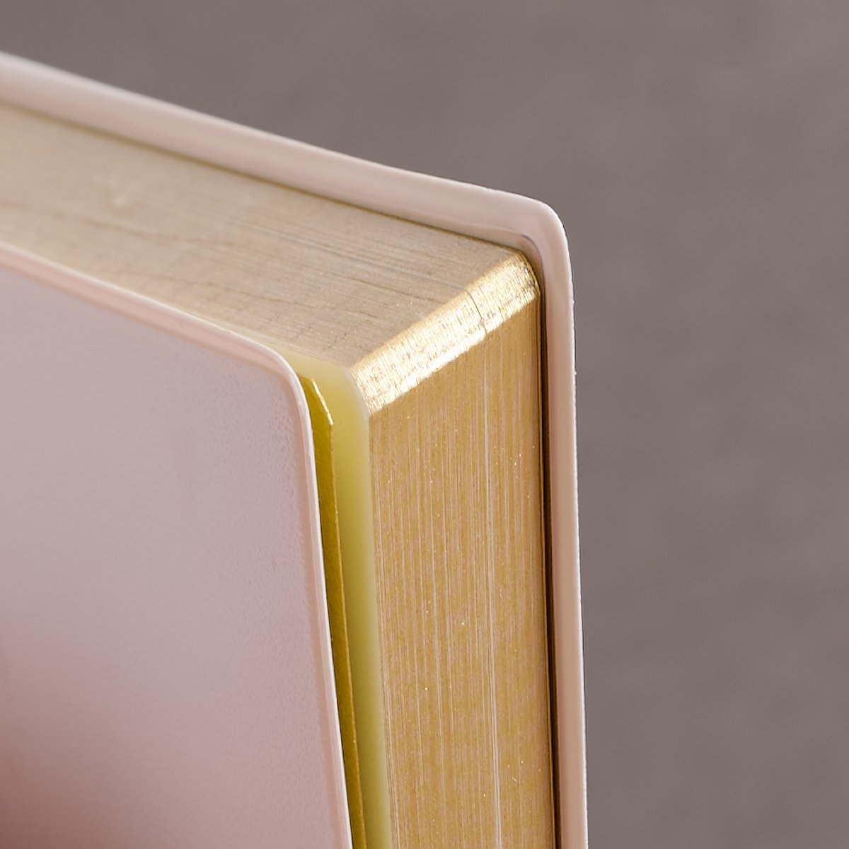 ／
#左ききの手帳2026
オンラインショップに掲載しました🐻‍❄️
＼

左ききの道具店が作る、左手で書く人のためのオリジナル手帳です。

おかげさまで7年目になりました！今年は三方金の「特装版」もご用意しています。
どうぞよろしくお願いします✨

▼詳しくはこちらから▼
hidari-kiki.jp/pages/planner/…