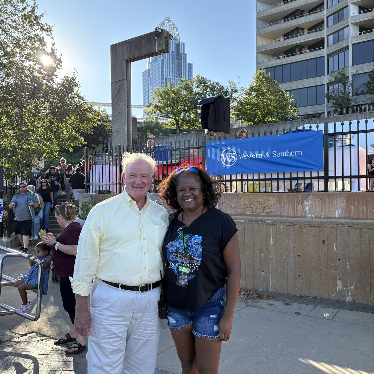 GUNIT_475's tweet image. Mr. Barrett &amp;amp; @WesternSouthern family Thank you giving the love of the BOOM we all cherish. 
You are appreciated! 💙
@webn #WEBN #WesternSouthern