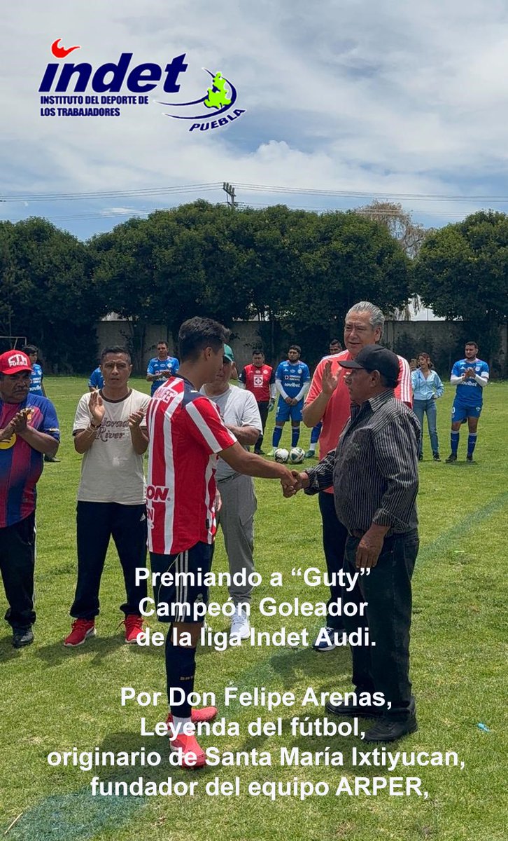Inició la Segunda Temporada de Fútbol de la Liga regional de Lara Grajales INDET⚽️⚽️⚽️
Hoy Don Felipe Arenas, leyenda del fútbol originario de Santa María Ixtiyucan y fundador del equipo ARPER, reconoció al "Guty" campeón goleador de la destacada liga INDET Audi 👏👏👏