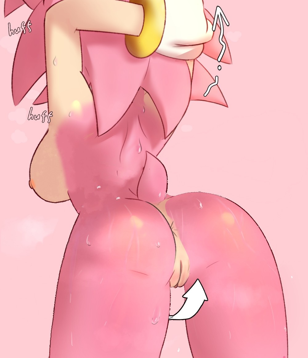 Amy went for a run for the first time in a while, and specifically, she chose the Speedway. The temperature there was just right, and with the Speedway being so high up, she figured it was worth shedding a few (all) of her clothing layers.

So far, she's working up a sweat...